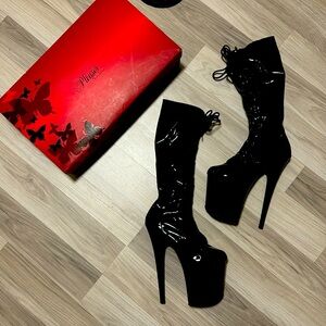 Like new pleaser patent black 8” platform boots size 7